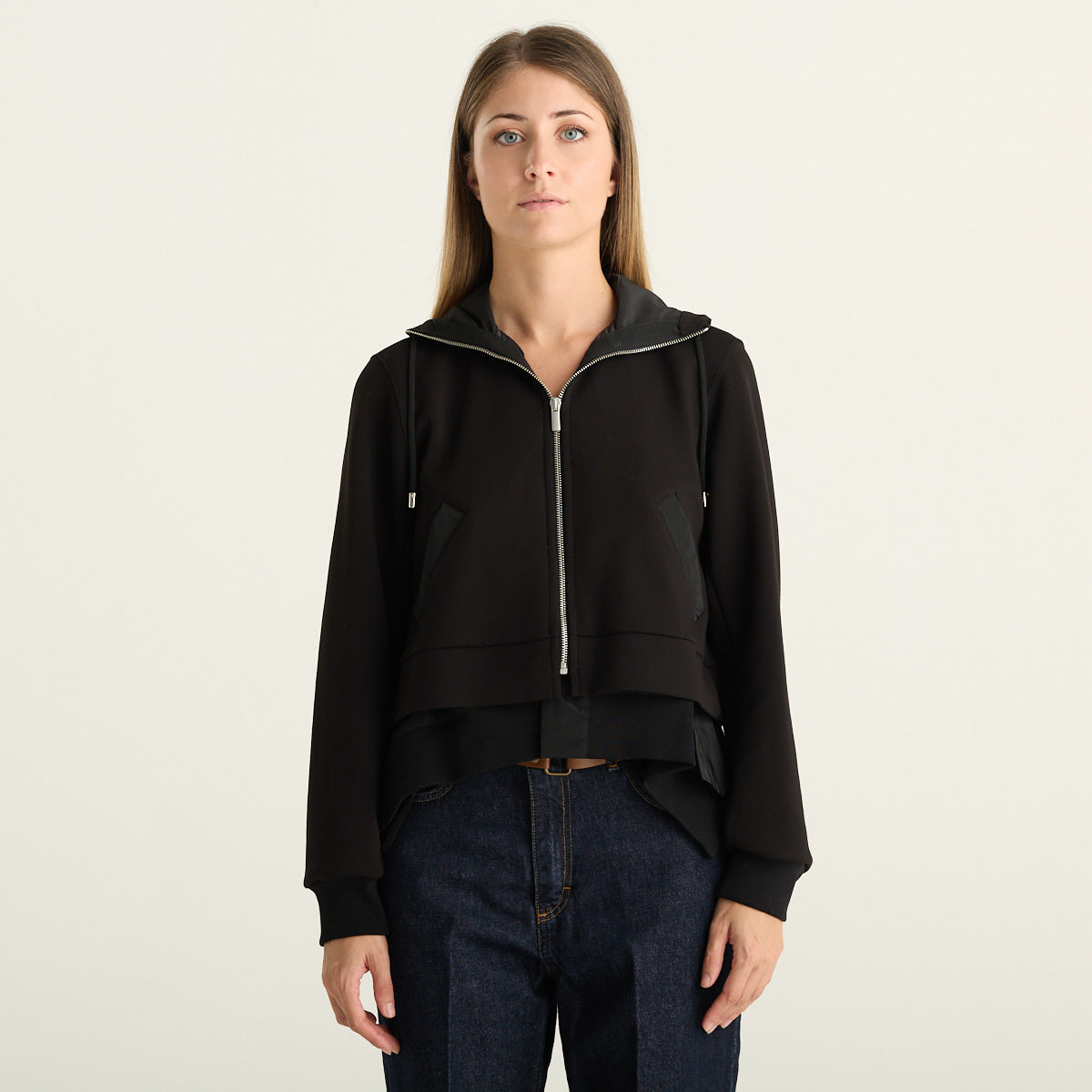 Mei Mei J Felpa Donna Nera con Cappuccio, Zip e Fondo Asimmetrico