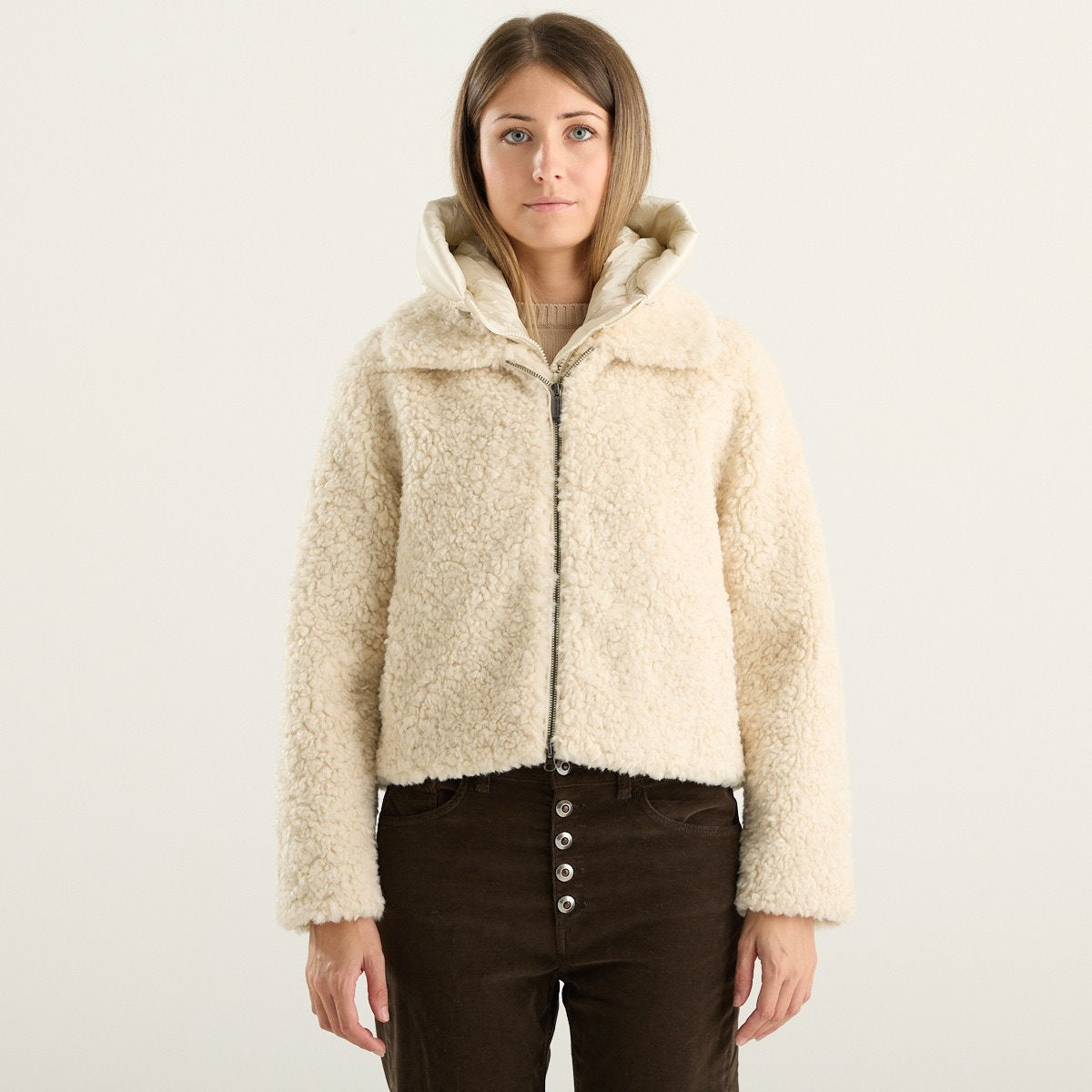 Bomboogie giacca donna corta effetto agnellino panna con cappuccio