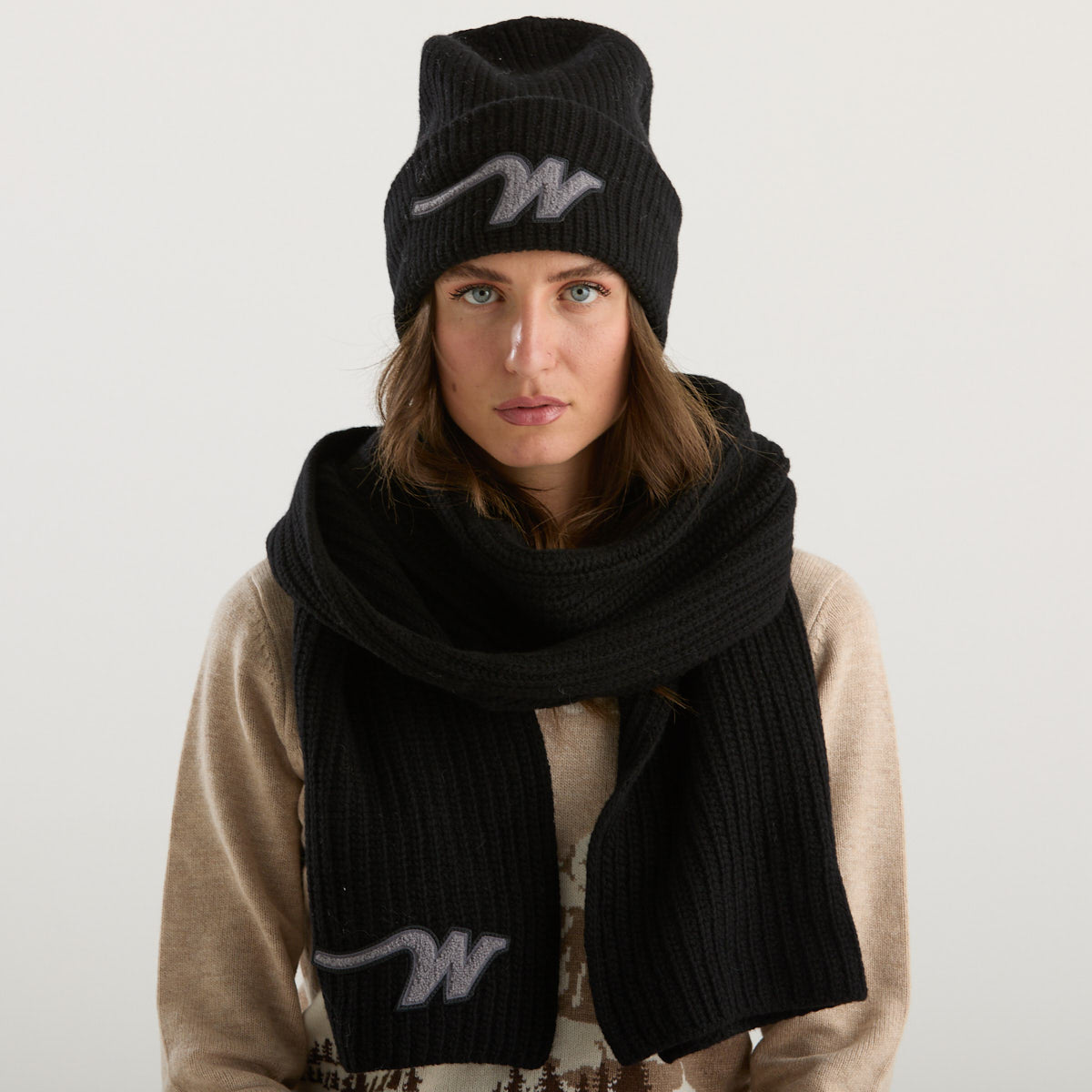 Weekend Maxmara sciarpa con logo in tessuto nero