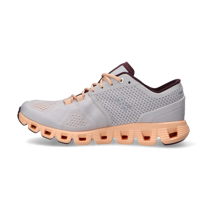 Sneakers ON modello Cloud Almond